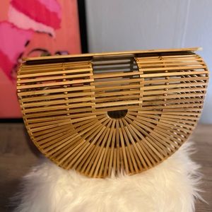 Wood top handle purse.Brand new with tag never used. Home is smoke & animal free